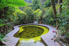 Howard Johnson By Wyndham Lake Serenity Hotel Neijiang