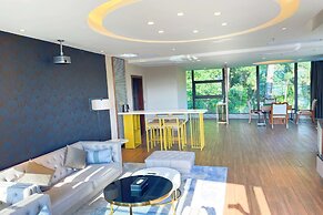 Howard Johnson By Wyndham Lake Serenity Hotel Neijiang