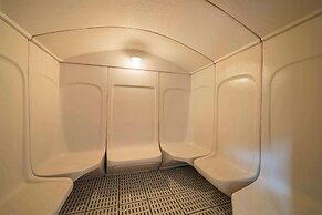 Howard Johnson By Wyndham Lake Serenity Hotel Neijiang