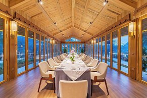 Howard Johnson By Wyndham Lake Serenity Hotel Neijiang