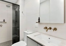 New Spacious 2 Bedroom With Gorgeous City Views