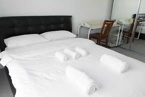 New Spacious 2 Bedroom With Gorgeous City Views