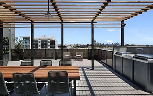 New Spacious 2 Bedroom With Gorgeous City Views
