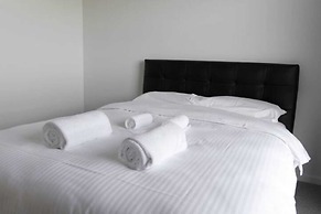 New Spacious 2 Bedroom With Gorgeous City Views