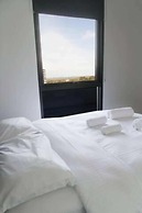 New Spacious 2 Bedroom With Gorgeous City Views