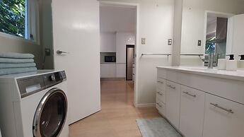 Herne Bay Gem Near Beach - Carpark