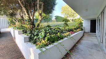 Herne Bay Gem Near Beach - Carpark