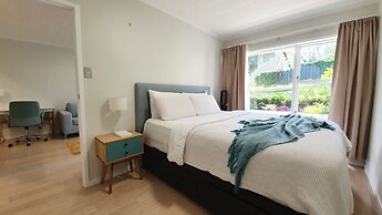 Herne Bay Gem Near Beach - Carpark