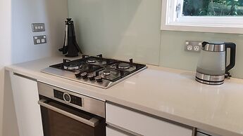 Herne Bay Gem Near Beach - Carpark