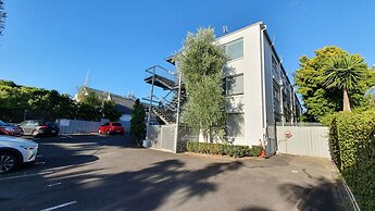 Herne Bay Gem Near Beach - Carpark