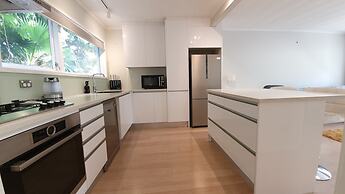 Herne Bay Gem Near Beach - Carpark