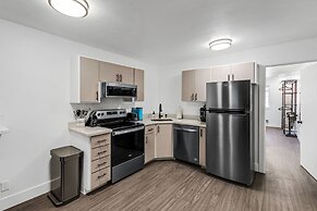 Beautiful Ski-in/ski-out Condo Located On The Eagle Point Resort! 1 Be