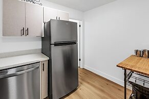 Beautiful Ski-in/ski-out Condo Located On The Eagle Point Resort! 1 Be