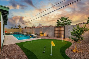 Tempe Charmer with Game Room, Sparkling Heated Pool and Spa! Sleeps 8!