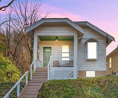 Cozy Cottage In The Heart Of Hyde Park 1 Bedroom Home by RedAwning