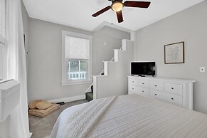 Cozy Cottage In The Heart Of Hyde Park 1 Bedroom Home by RedAwning