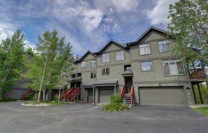 Prospector Point E 4br 3.5ba 4 Bedroom Townhouse by RedAwning