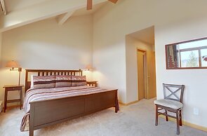 Prospector Point E 4br 3.5ba 4 Bedroom Townhouse by RedAwning