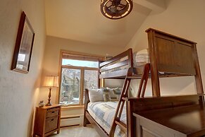 Prospector Point E 4br 3.5ba 4 Bedroom Townhouse by RedAwning