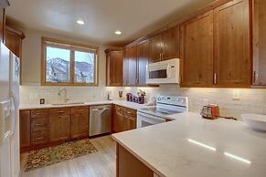 Prospector Point E 4br 3.5ba 4 Bedroom Townhouse by RedAwning