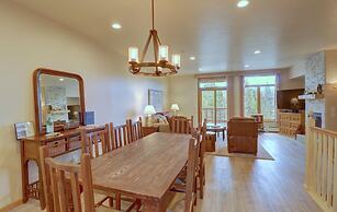 Prospector Point E 4br 3.5ba 4 Bedroom Townhouse by RedAwning