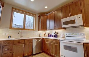 Prospector Point E 4br 3.5ba 4 Bedroom Townhouse by RedAwning