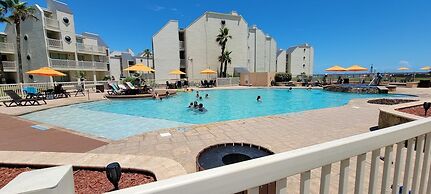 Renovated Beachfront Condo * 2 Pools *Tons of Beds (Bahia Mar #426) by