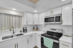 Magnificent Gulf Front Condo Located Directly On The Ocean! 2 Bedroom 