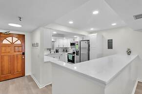 Magnificent Gulf Front Condo Located Directly On The Ocean! 2 Bedroom 