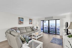 Magnificent Gulf Front Condo Located Directly On The Ocean! 2 Bedroom 