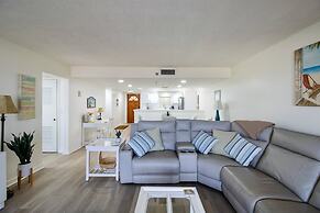 Magnificent Gulf Front Condo Located Directly On The Ocean! 2 Bedroom 