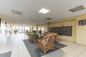 Magnificent Gulf Front Condo Located Directly On The Ocean! 2 Bedroom 