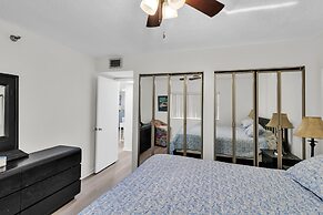 Magnificent Gulf Front Condo Located Directly On The Ocean! 2 Bedroom 