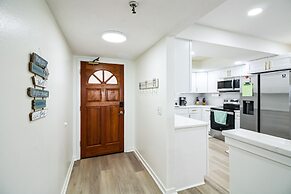 Magnificent Gulf Front Condo Located Directly On The Ocean! 2 Bedroom 