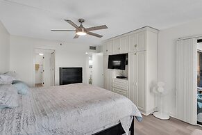 Magnificent Gulf Front Condo Located Directly On The Ocean! 2 Bedroom 