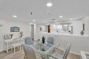 Magnificent Gulf Front Condo Located Directly On The Ocean! 2 Bedroom 