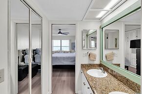 Magnificent Gulf Front Condo Located Directly On The Ocean! 2 Bedroom 