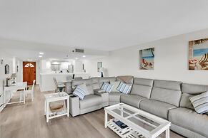 Magnificent Gulf Front Condo Located Directly On The Ocean! 2 Bedroom 