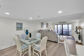 Magnificent Gulf Front Condo Located Directly On The Ocean! 2 Bedroom 