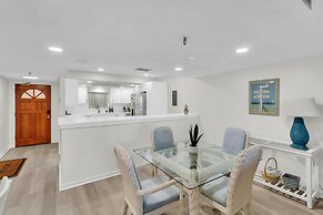 Magnificent Gulf Front Condo Located Directly On The Ocean! 2 Bedroom 