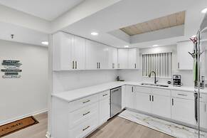 Magnificent Gulf Front Condo Located Directly On The Ocean! 2 Bedroom 