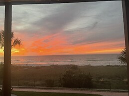 Magnificent Gulf Front Condo Located Directly On The Ocean! 2 Bedroom 