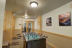Perfect Ski Condo Steps from the Super Bee & Golf Course - CS325 by Re