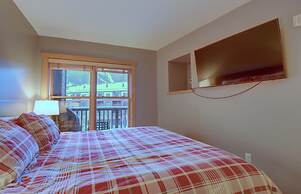 Perfect Ski Condo Steps from the Super Bee & Golf Course - CS325 by Re