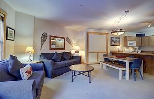 Perfect Ski Condo Steps from the Super Bee & Golf Course - CS325 by Re