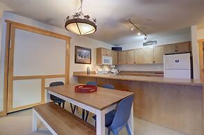 Perfect Ski Condo Steps from the Super Bee & Golf Course - CS325 by Re