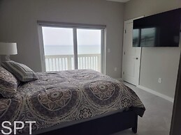 New Waterfront Bungalow Fishermans Paradise 2 Bedroom Home by RedAwnin