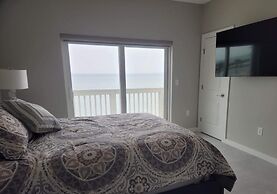 New Waterfront Bungalow Fishermans Paradise 2 Bedroom Home by RedAwnin