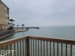 New Waterfront Bungalow Fishermans Paradise 2 Bedroom Home by RedAwnin