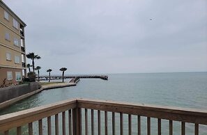 New Waterfront Bungalow Fishermans Paradise 2 Bedroom Home by RedAwnin